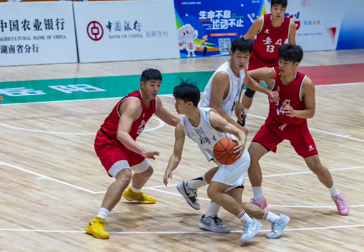 职业篮球教练如何制定有效的赛制训练计划？_1